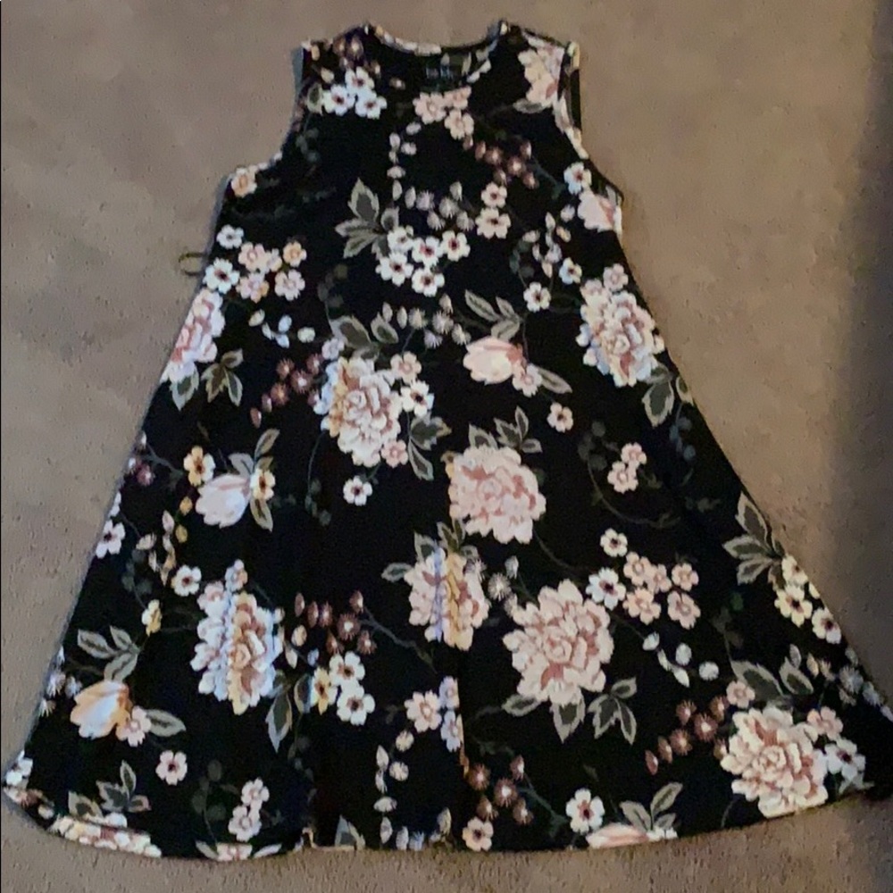 Floral dress with pockets